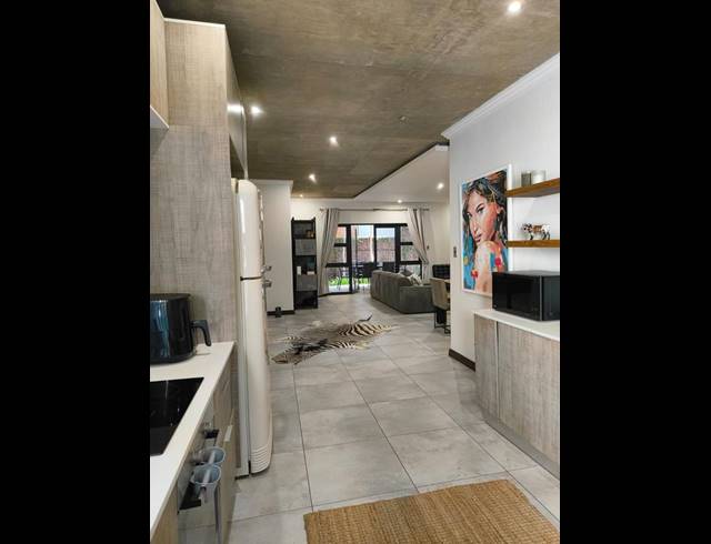 3 BEDROOM COMPLEX FOR SALE IN MENLO PARK